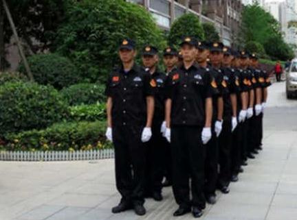 保安人員在停車場進行工作時，需要負責什么呢？